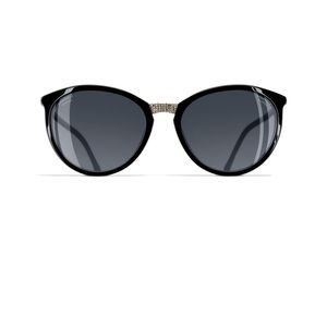 CHANEL
Acetate Polarized Butterfly Winter Sunglasses 5382 Black